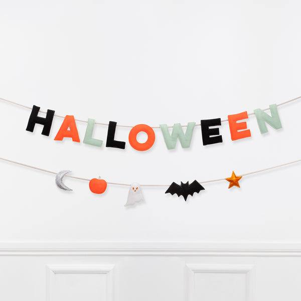 This indoor Halloween decoration is a garland crafted from felt and glittery fabric. Image5