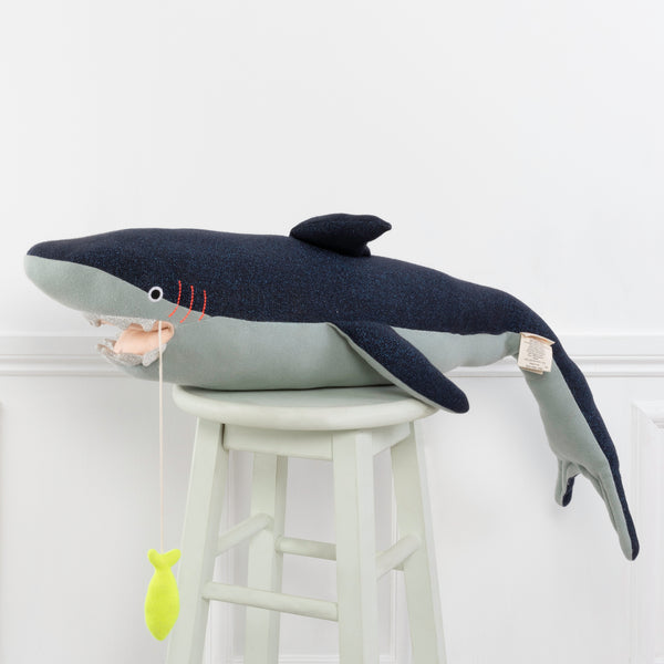 Vinnie Shark Large Toy Image1