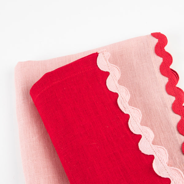 Our green, pink and red fabric napkins, with ric rac details, are perfect for Christmas tableware. Image4