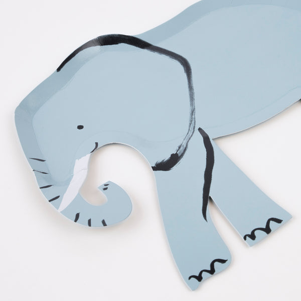 Our paper party plates, in the shape of an elephant, are ideal for a safari birthday party. Image2