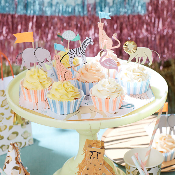This cupcake kit, with safari animal cake toppers and striped cupcake cases, is perfect for a safari party. Image9