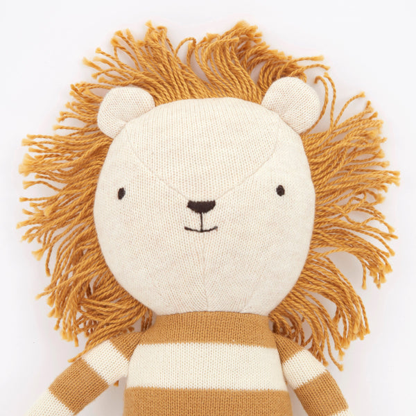 Angus Small Lion Toy Image2