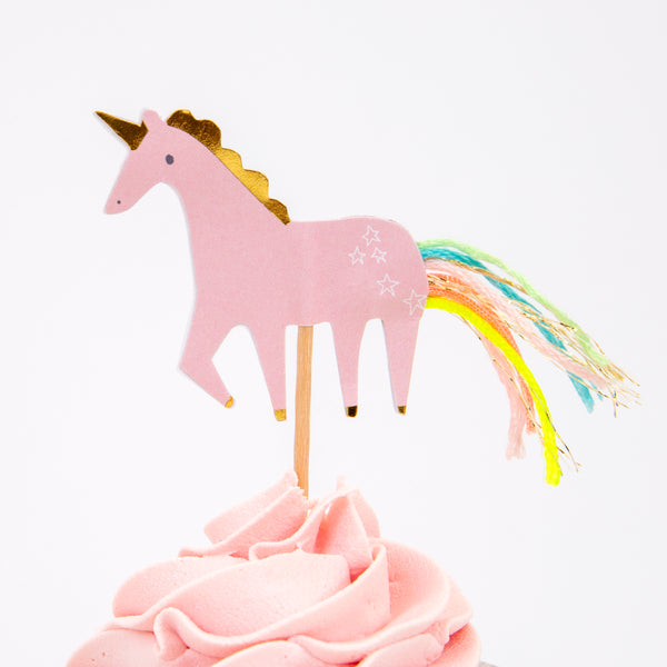 The kit includes shiny gold cupcake cases and rainbow and unicorn toppers, beautifully embellished with thread and gold foil. Image3