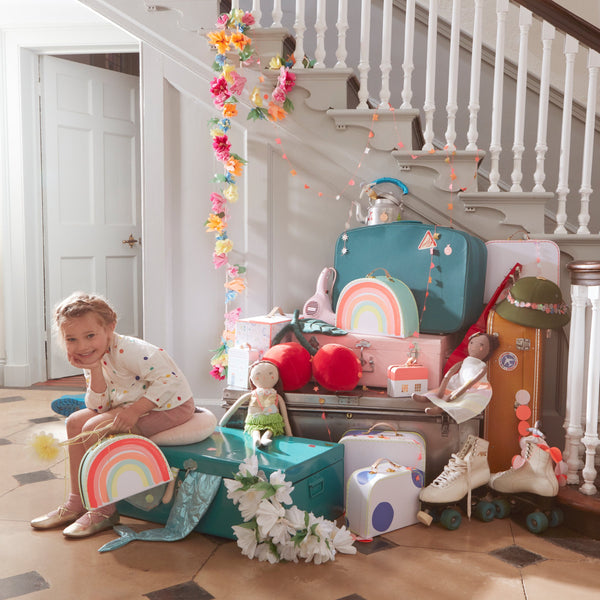 These kid's suitcases have a rainbow decoration and natural leather handles. Image5