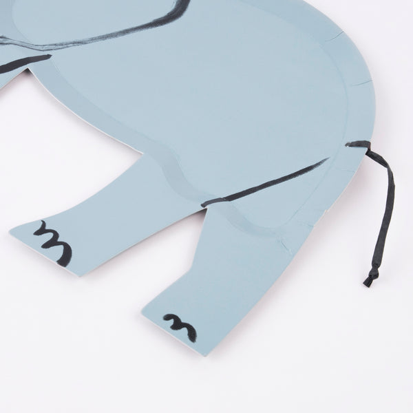 Our paper party plates, in the shape of an elephant, are ideal for a safari birthday party. Image3