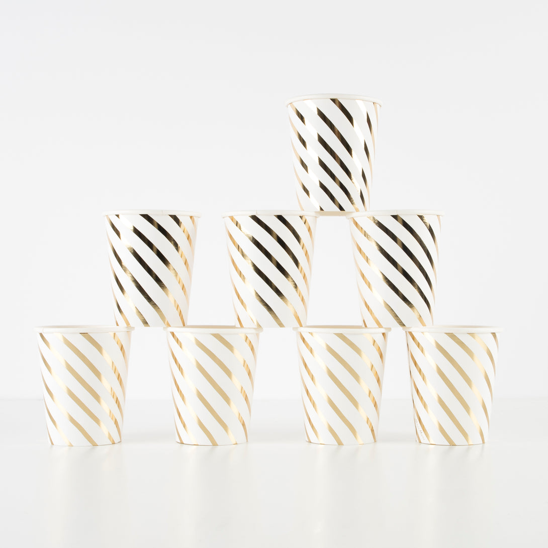 These disposable cups have a gold foil swirl to make them look really stylish.