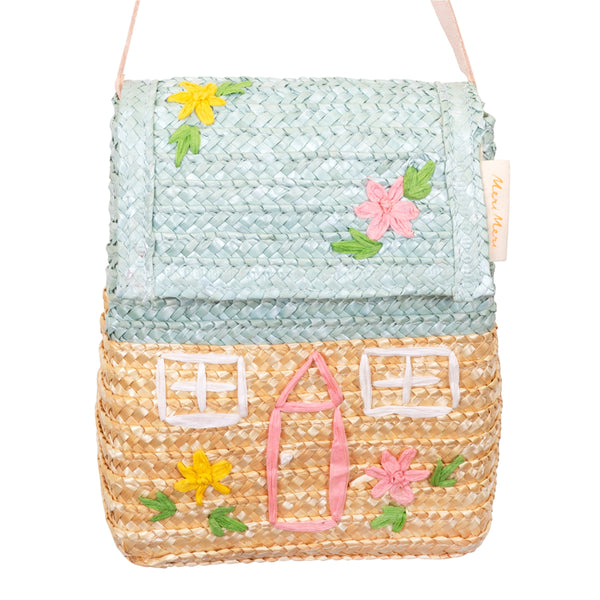Our kids handbag, crafted from straw, is made to look like a pretty cottage.