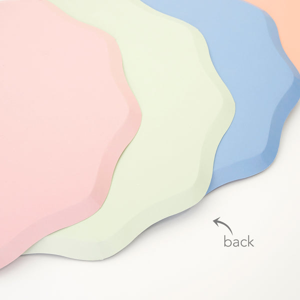 Our paper plates have a pretty design of ditsy florals, perfect as cocktail plates, picnic plates or for garden parties. Image3