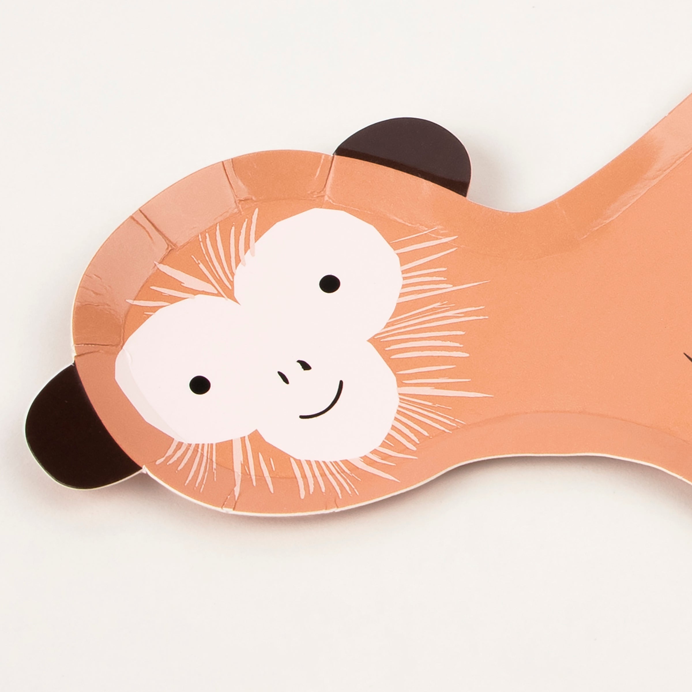 Our party plates, crafted in the shape of a monkey with a 3D tail, are ideal for a jungle birthday party or safari party.