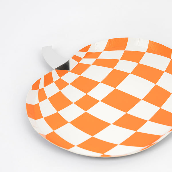 Our party plates, designed to look like pumpkins in retro colours, are perfect as Halloween table decorations. Image3