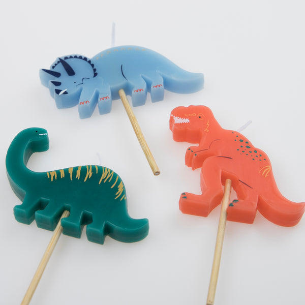 Our dinosaur candles will make your dinosaur cake look amazing. Image4