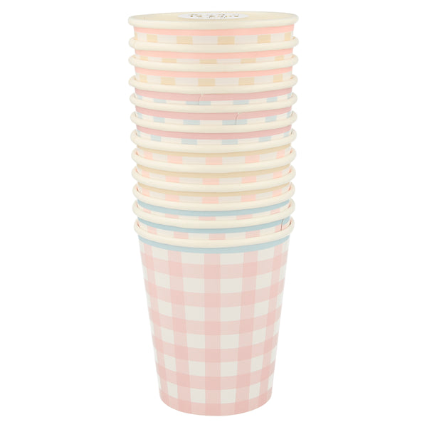 Our paper cups, with a classic gingham print, are perfect as picnic cups. Image7