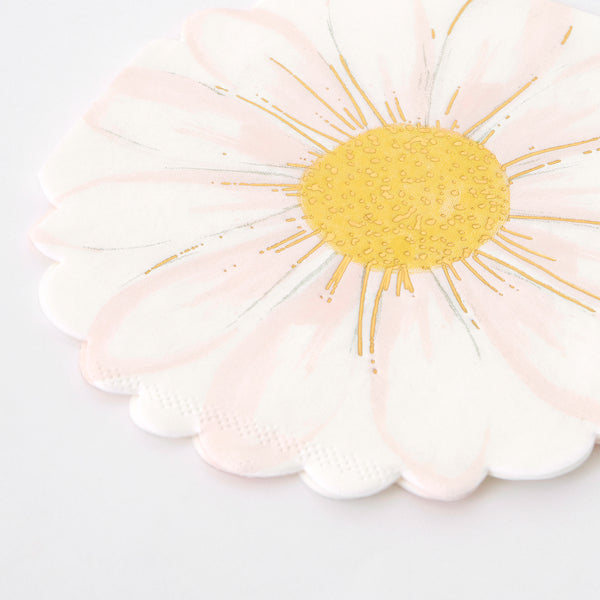 Our flower napkins, beautifully illustrated to look like daisies, have stylish shiny gold foil details. Image2