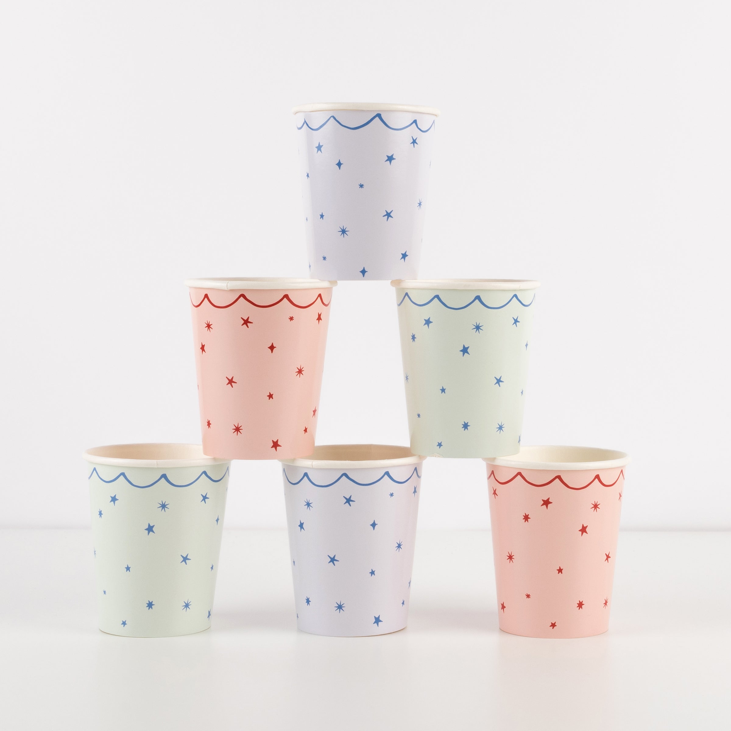 Our star party cup set features blue cups, pink cups and mint cups for the perfect paper cup selection.