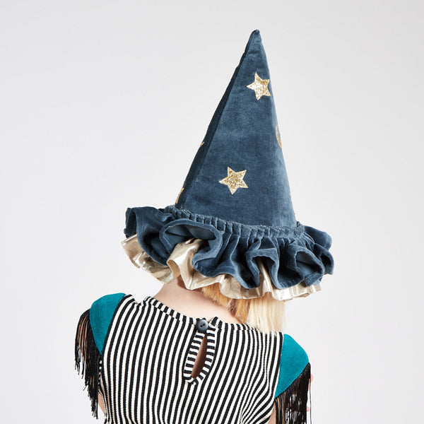 Our pointed hat, crafted from blue velvet, is ideal to add to a witch costume or to wear for dressing up all year. Image2