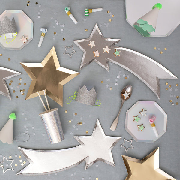 These silver foil star platters are wonderful as a Christmas table centerpiece. Image3