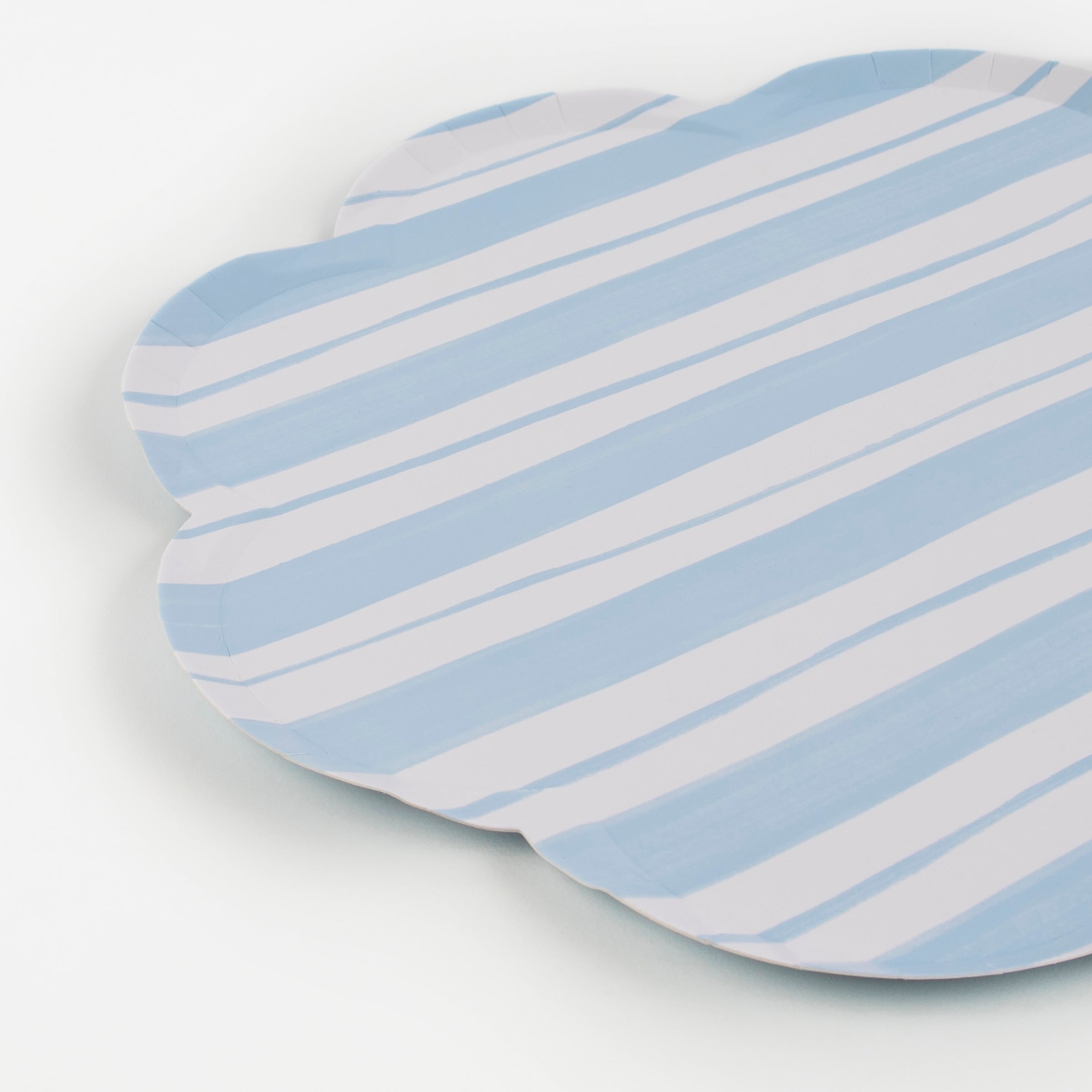 These pastel party plates have stripes and scalloped edges.