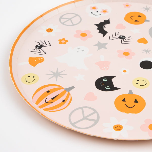 Our party plates, with happy Halloween illustrations, are perfect if you're looking for Halloween party ideas. Image3