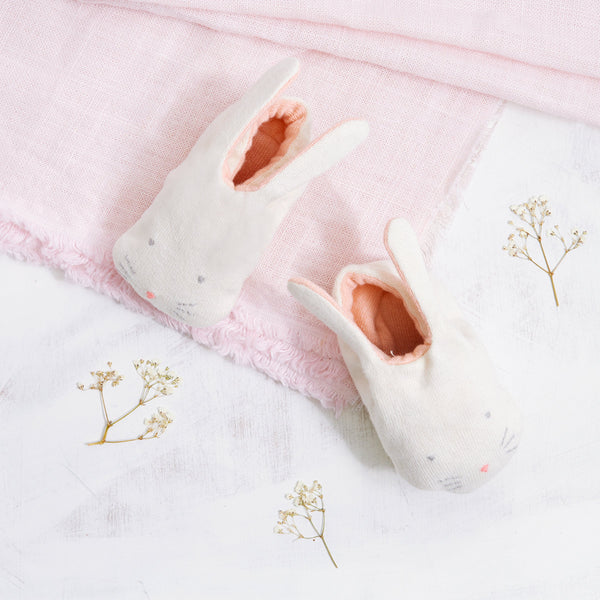 These adorable bunny booties are crafted from knitted organic cotton, with a peach lining, stitched features and floppy ears. Image7