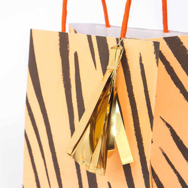 Our party favor bags, with animal prints, are perfect for a safari theme party Image3
