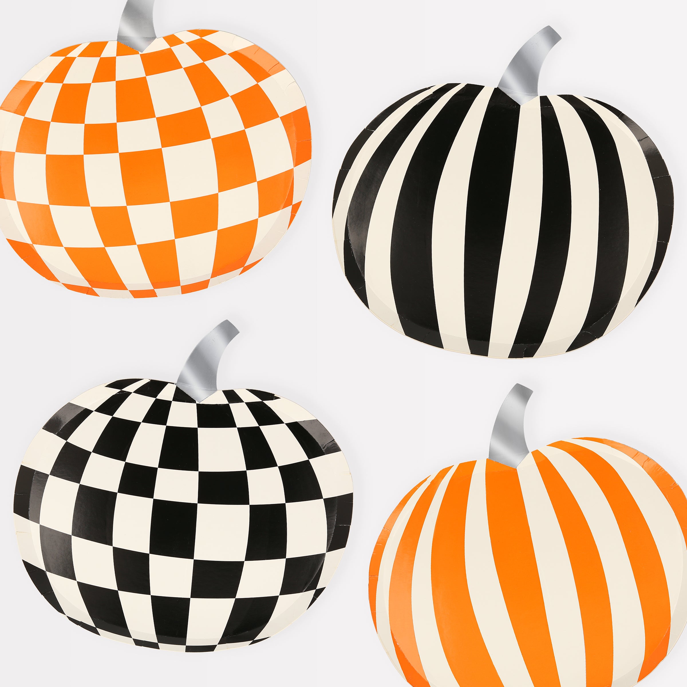 Our party plates, designed to look like pumpkins in retro colours, are perfect as Halloween table decorations.
