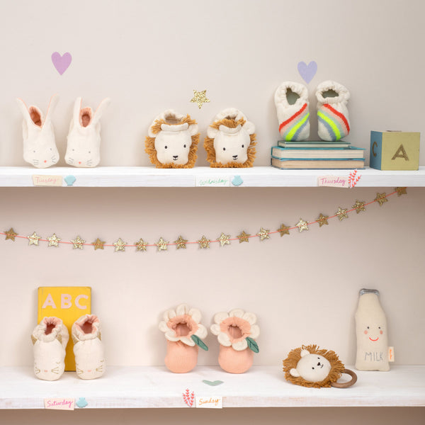 If you're looking for baby shower gift ideas then our lion baby booties, crafted from organic cotton, are perfect. Image2
