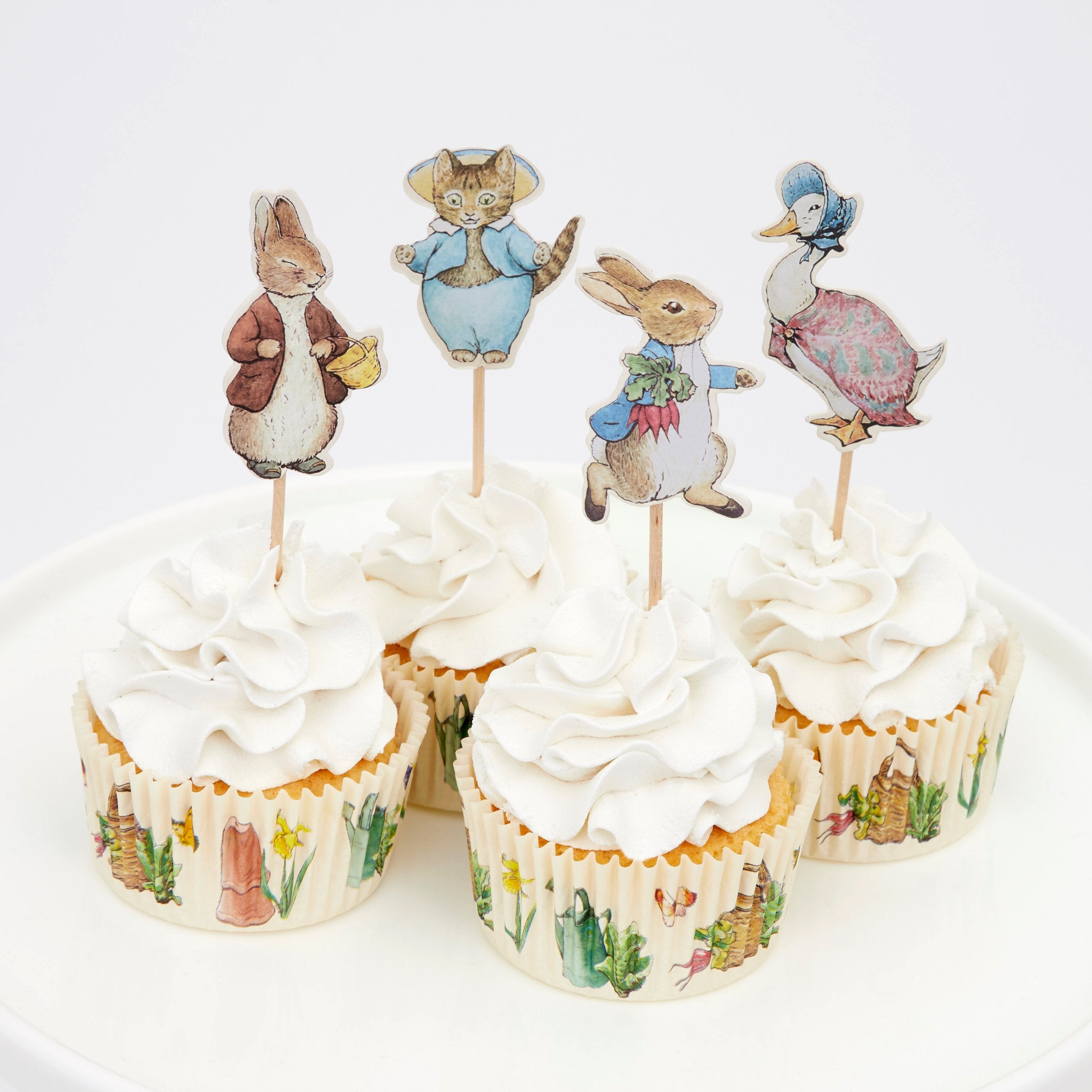 This delightful cupcake kit includes 24 Peter Rabbit characters' toppers with coordinating cupcake cases.