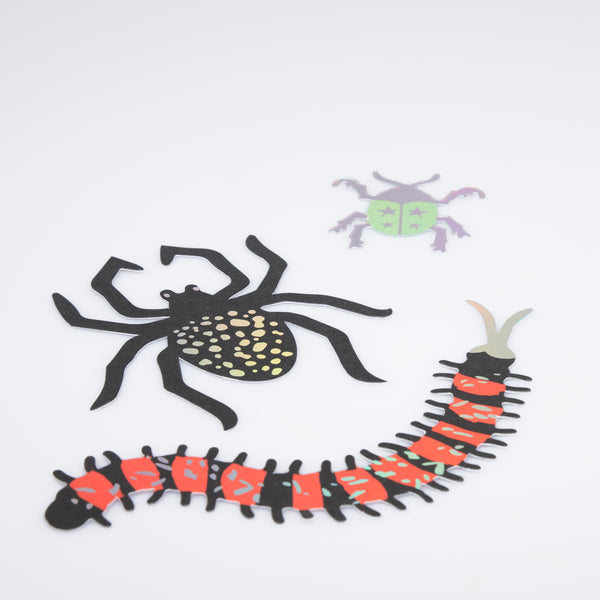 Our paper confetti, in the shape of creepy crawlies, is perfect to add to your Halloween party supplies or for a magic birthday party. Image5