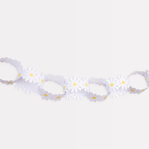 Our gorgeous paper daisy chains are easy to assemble and look striking. Image3