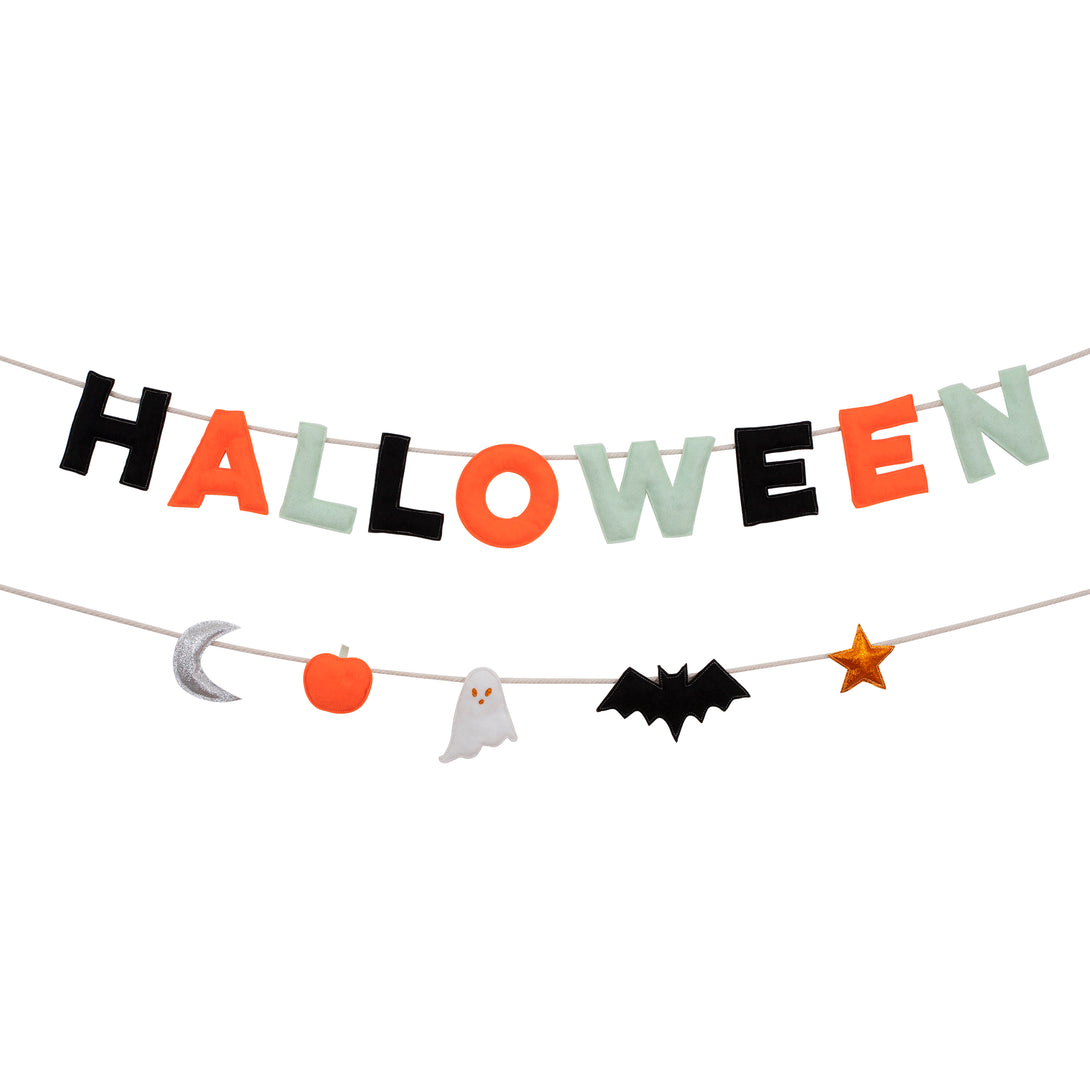 This indoor Halloween decoration is a garland crafted from felt and glittery fabric. Image1