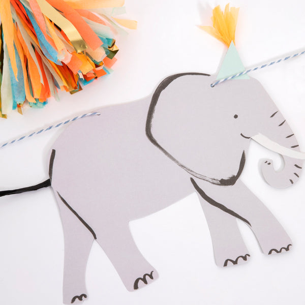 Our birthday garland with safari animals is perfect for a safari theme party. Image2