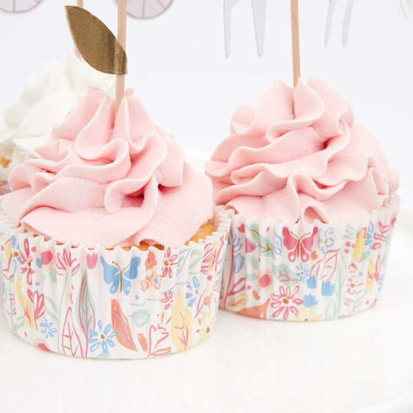 This princess cupcake kit includes carriage, flower, castle and unicorn cake toppers and coordinating cupcake cases. Image3