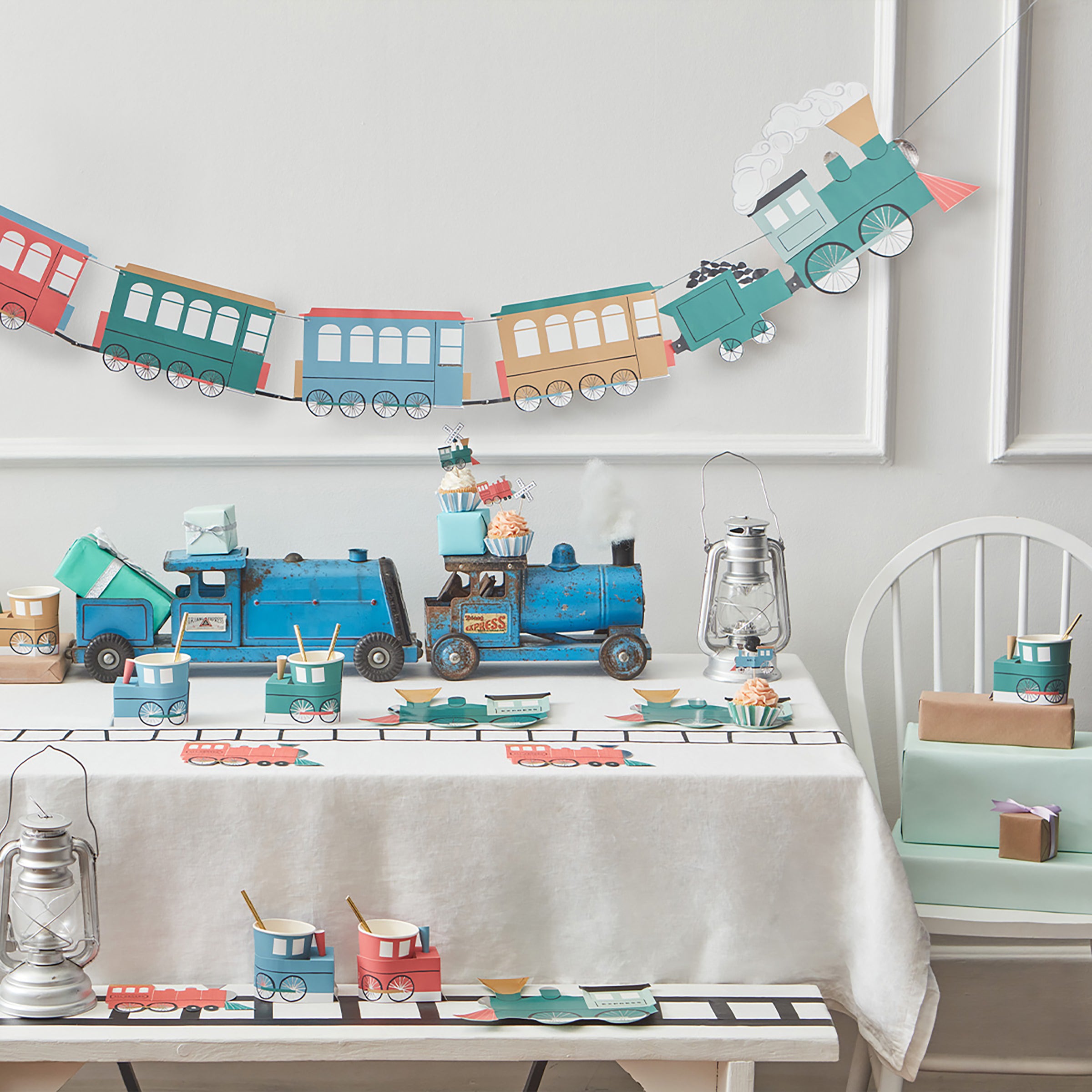 Our paper napkins, in the shape of a bright red train, are perfect as kids plates and for a train party.