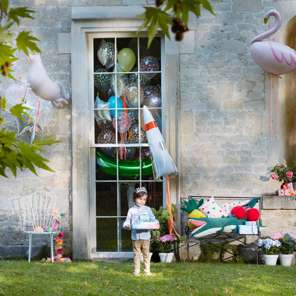 The unicorn balloon has printed foil details, a neon cord to hang it up with, and beautiful streamers for a special touch. Image4