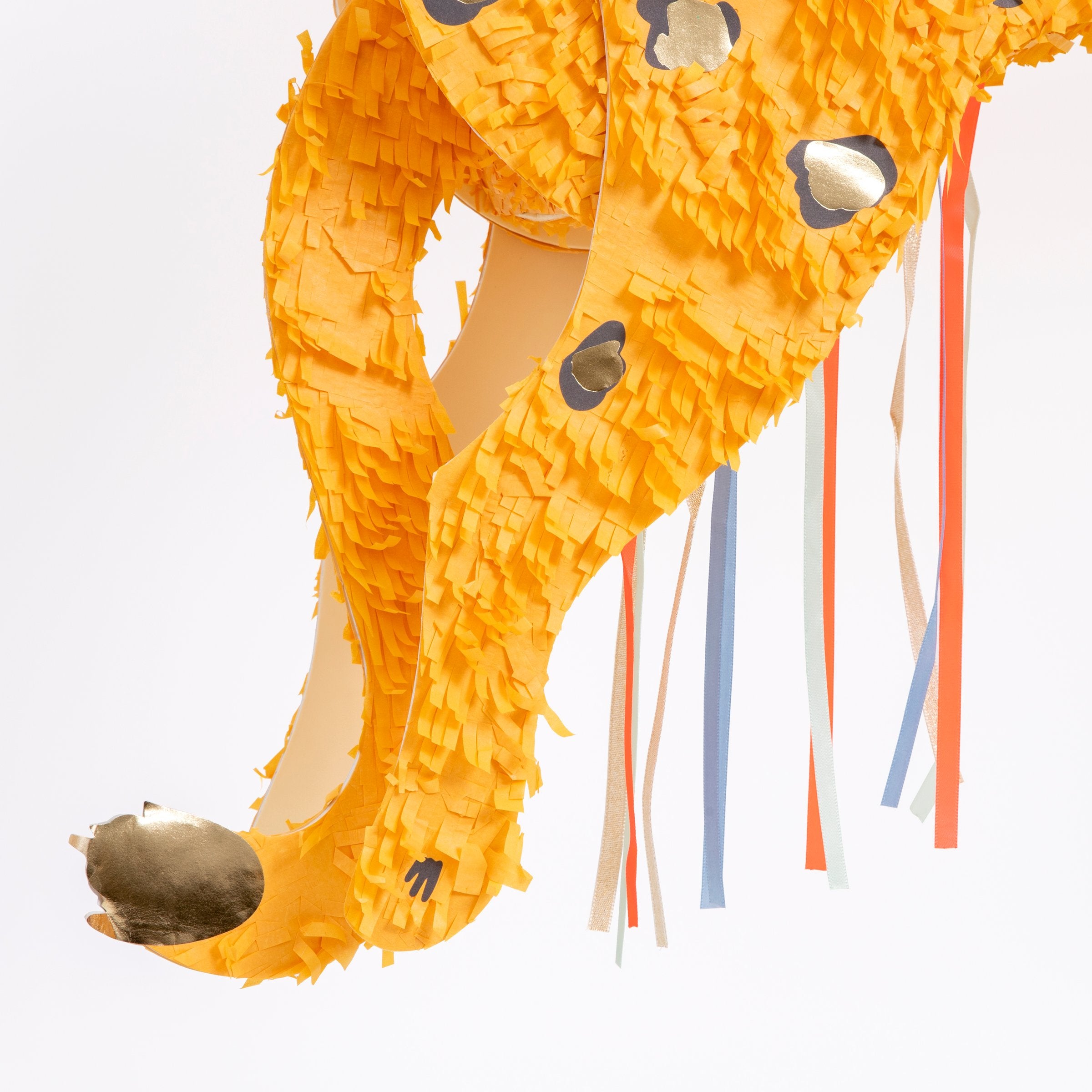 Add fun to your safari party theme with our cheetah piñata crafted with colourful ribbons, ready to fill with your own sweets and treats.