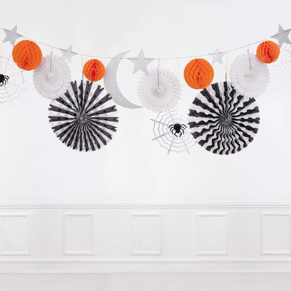 Our Halloween wall decoration features spiders, cobwebs, pinwheels, stars, honeycomb balls and a moon. Image5