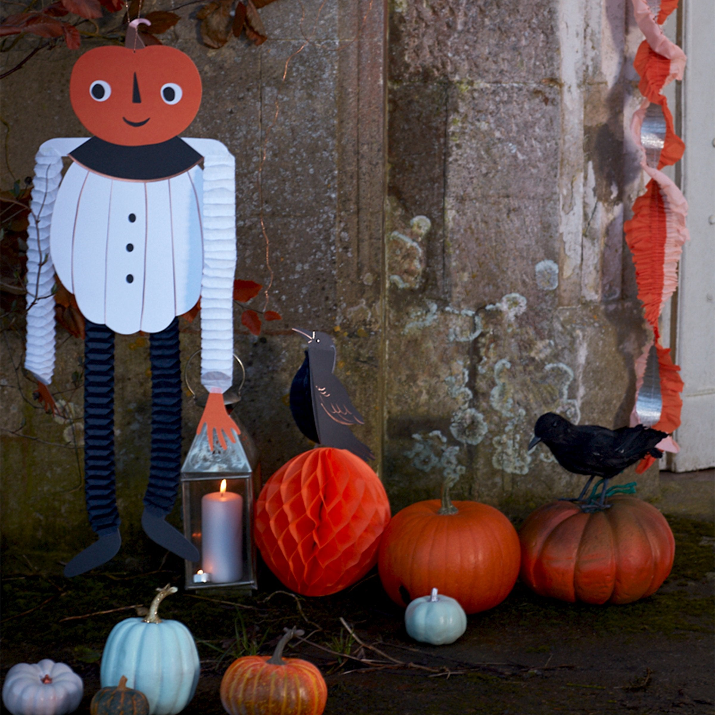 Our Halloween party decorations for kids are ideal to hang in doorways, in the porch or in your party room.