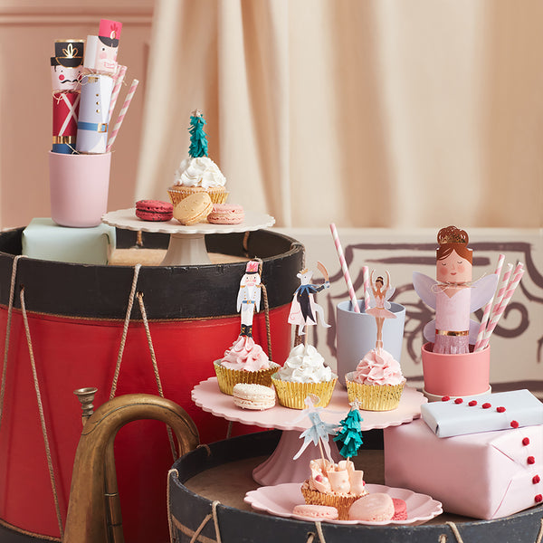 Make the most wonderful Christmas cupcakes with our special Nutcracker Christmas kit. Image9