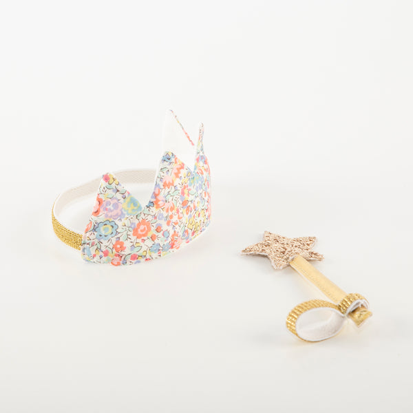 This beautiful princess doll has a white tulle dress with a Liberty floral cape, a crown and a star wand. Image6