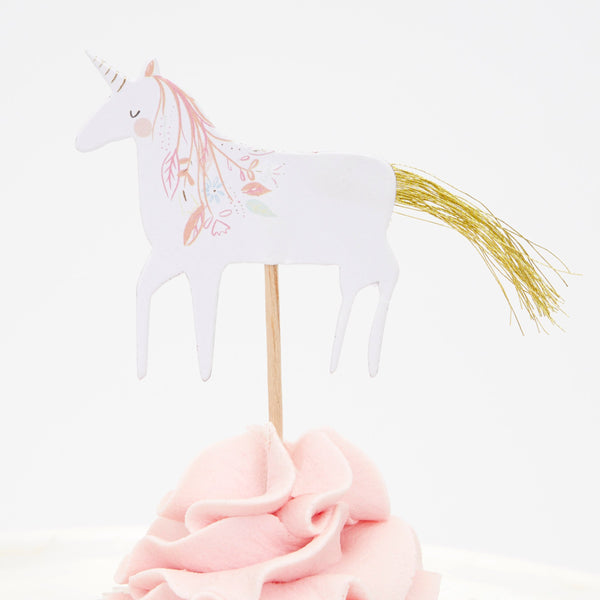 This princess cupcake kit includes carriage, flower, castle and unicorn cake toppers and coordinating cupcake cases. Image6