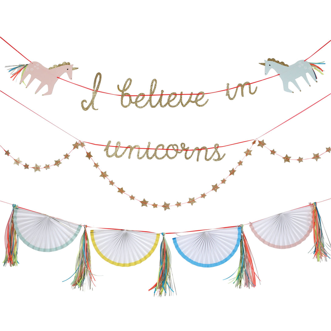 This wonderful unicorn party decoration include pastel unicorns, gold glitter, ribbons and the words "I Believe in Unicorns".