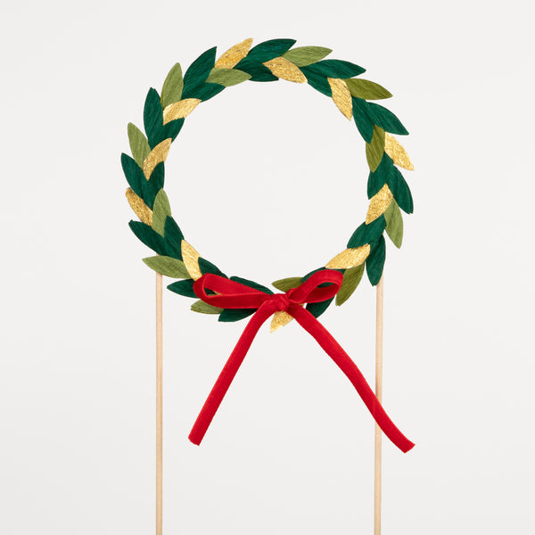 Our Christmas cake topper, a festive wreath with paper leaves and a velvet bow, is the perfect Christmas cake decoration. Image4