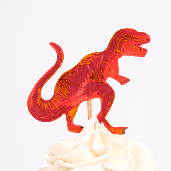 Make dinosaur cupcakes for your dinosaur party with our special dinosaur cake toppers and shiny copper foil cupcake cases. Image6