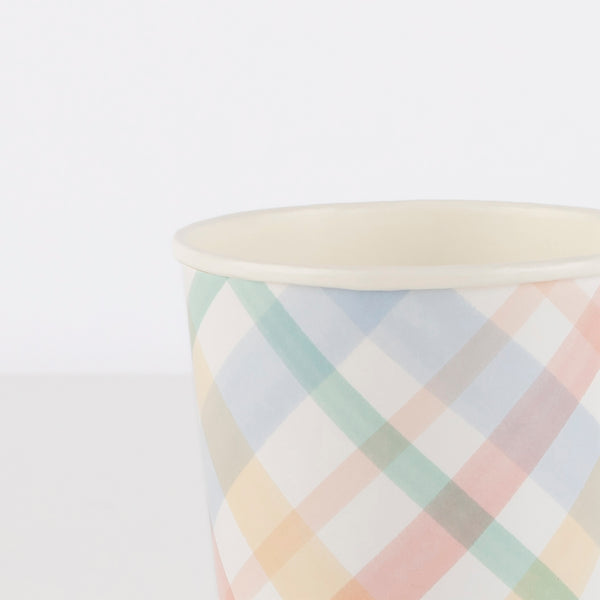 These party cups look amazing in striped pastel colours. Image2