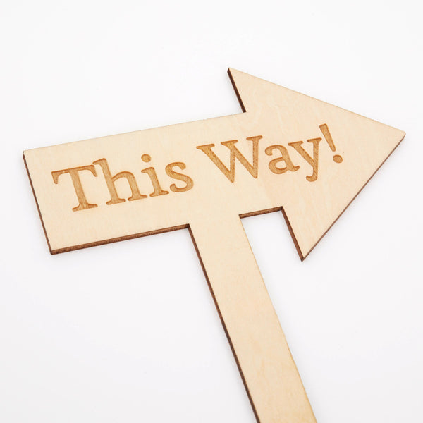 This Easter egg hunt set includes 6 charming characters and 6 etched wooden stakes Image2