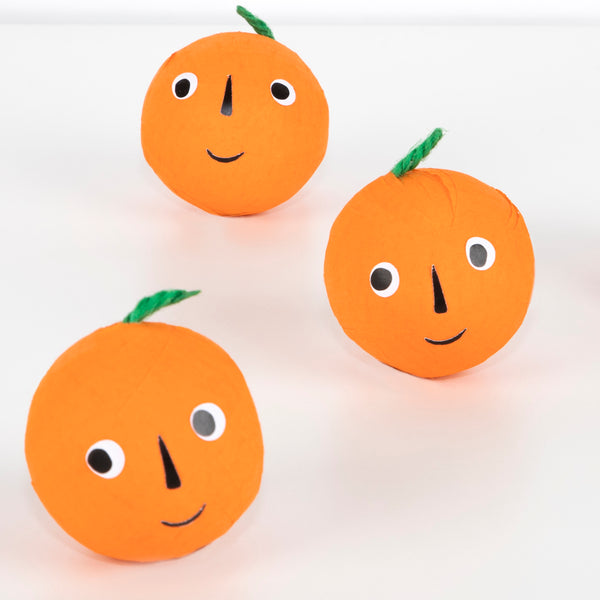 These surprise balls, in the shape of pumpkins, make the perfect Halloween gifts for kids. Image3