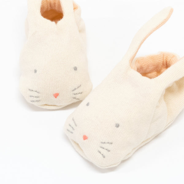These adorable bunny booties are crafted from knitted organic cotton, with a peach lining, stitched features and floppy ears. Image2