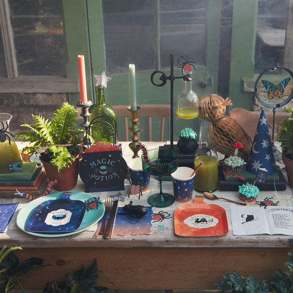 Our paper napkins, featuring stars and moons, are perfect for a magic party, witch party, wizard party or for your Halloween party ideas. Image2