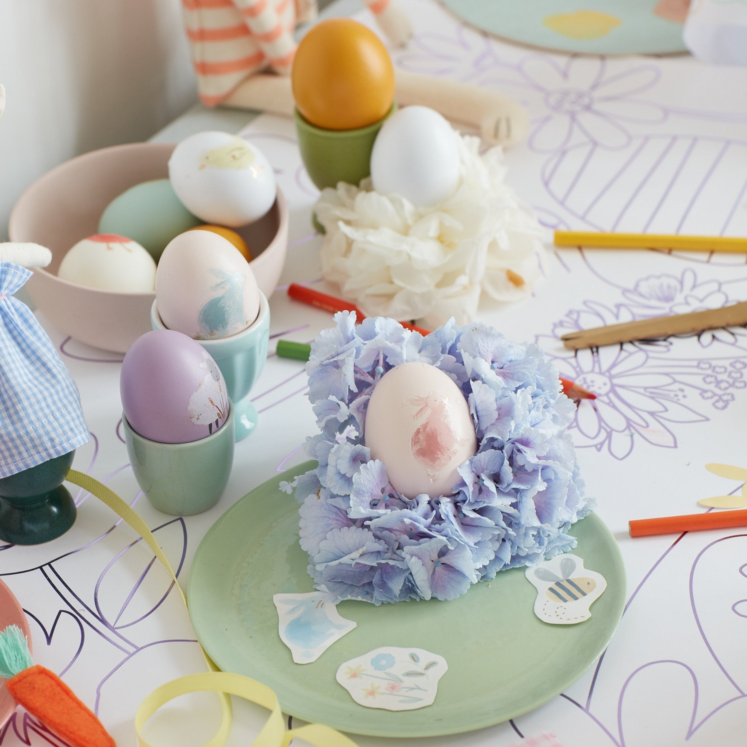 The kit contains 27 tattoos, of bunnies, carrots, flowers, birds and bees, to decorate your eggs with.